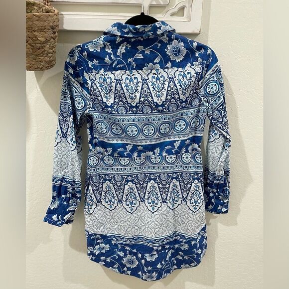 Anthropologie Printed V-Neck Buttonfront Shirtdress
Blue motif floral - Picture 3 of 9